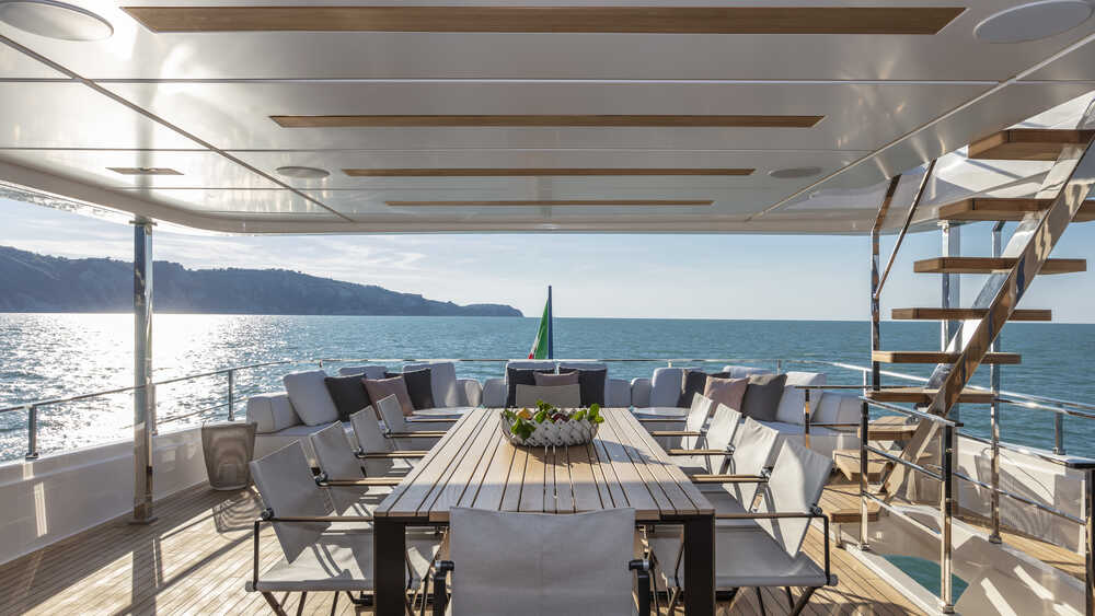 Upper deck aft dining area