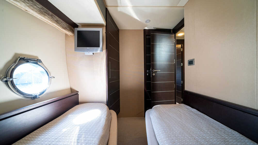Guest cabin
