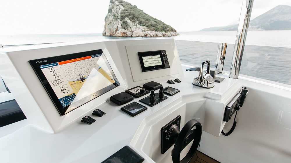 Sundeck helm station