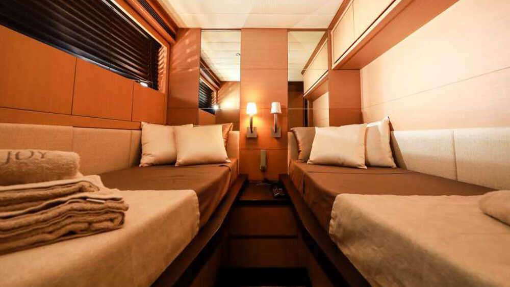 Twin guest cabin