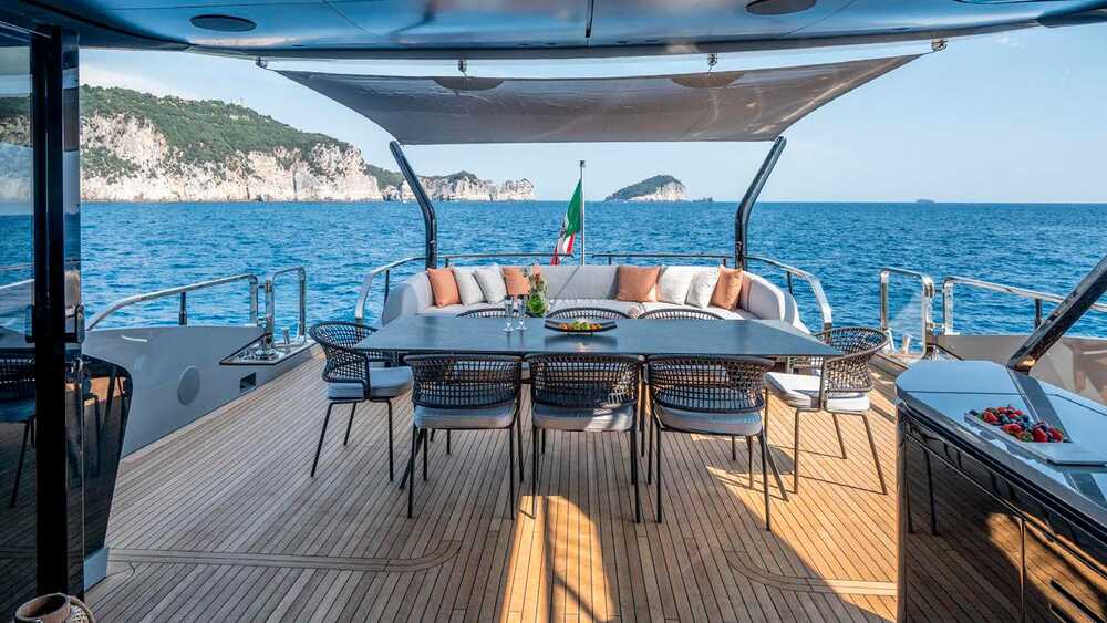 Main deck aft