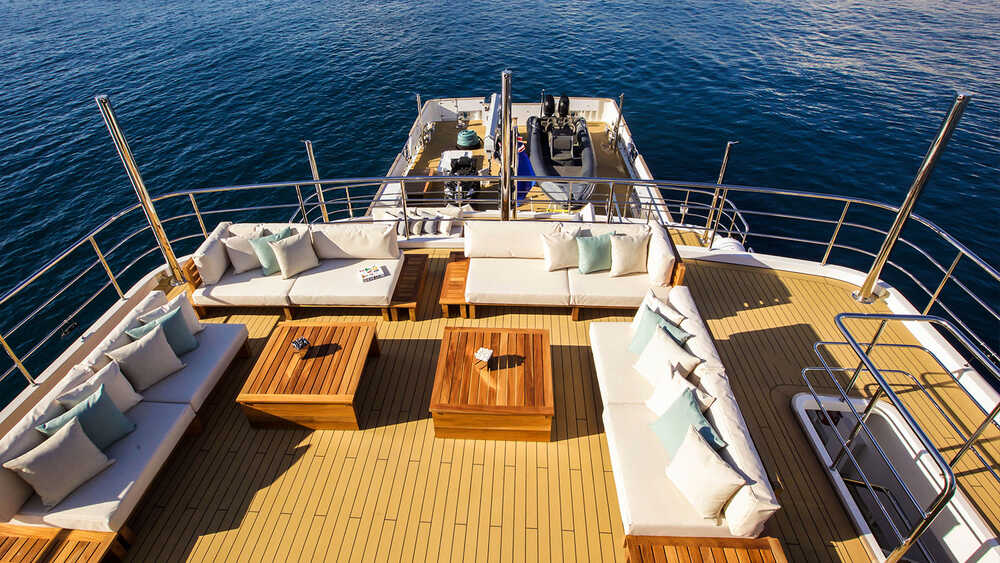 Seating area on flybridge