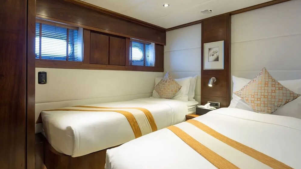 Guest cabin with singles