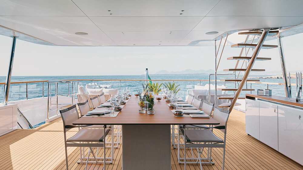 Dining area aft upper deck