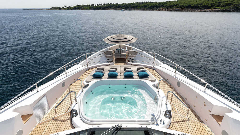 Jacuzzi on bow