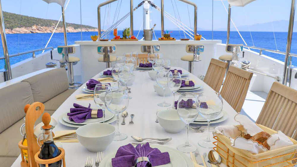  Dining area on deck