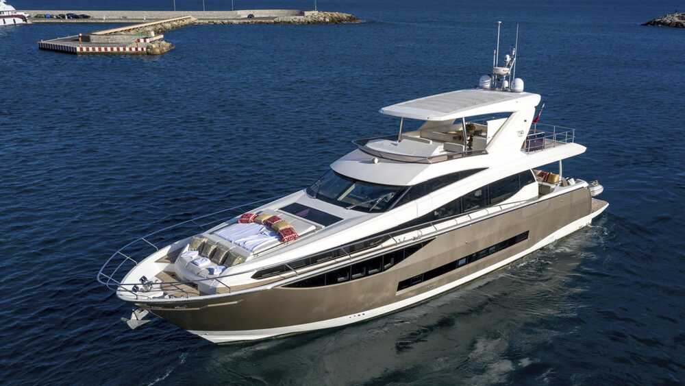 External View Prestige 750