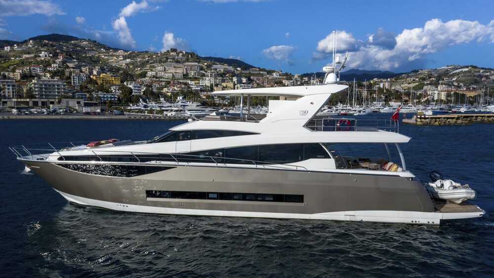 External View Prestige 750