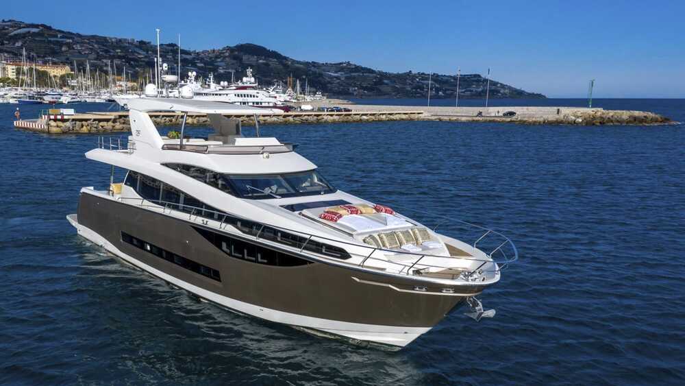 External View Prestige 750