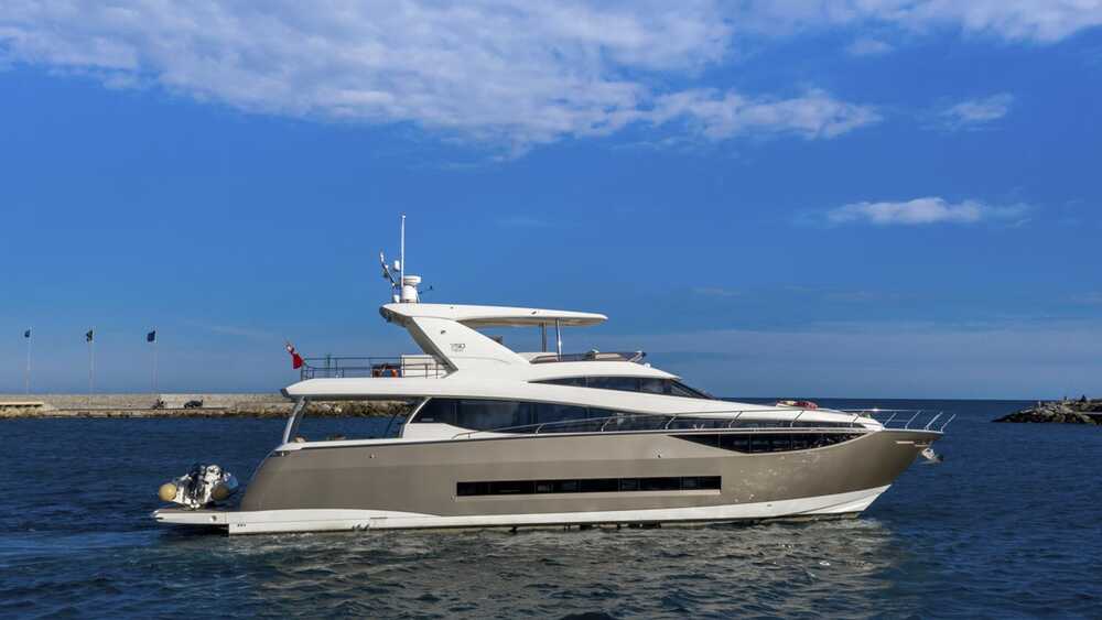 External View Prestige 750