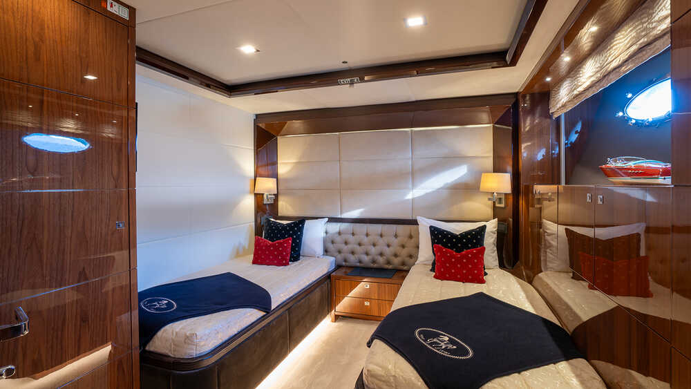 Guest cabin with two single beds