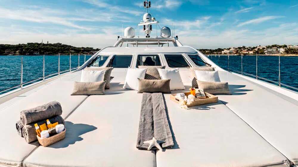 Sunbathing cushions on bow