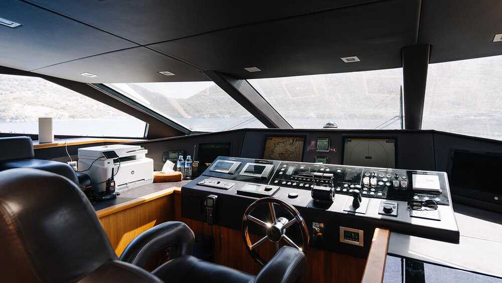 Helm station