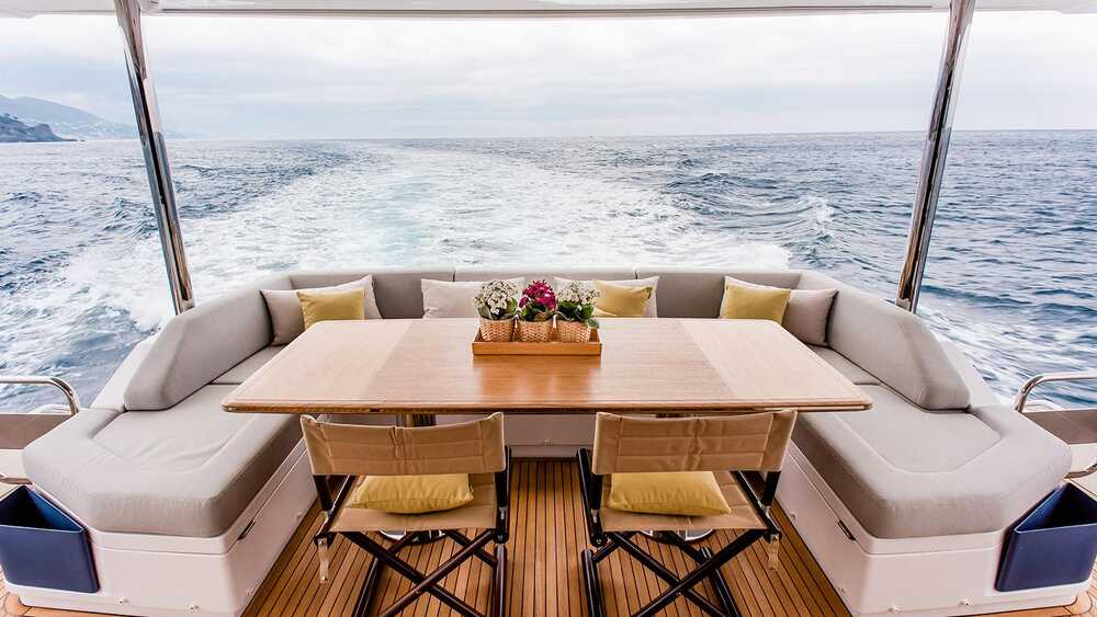 Dining area on cockpit