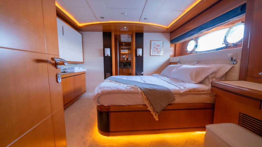 Double cabin