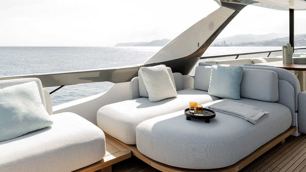 Lounge area on aft flybridge