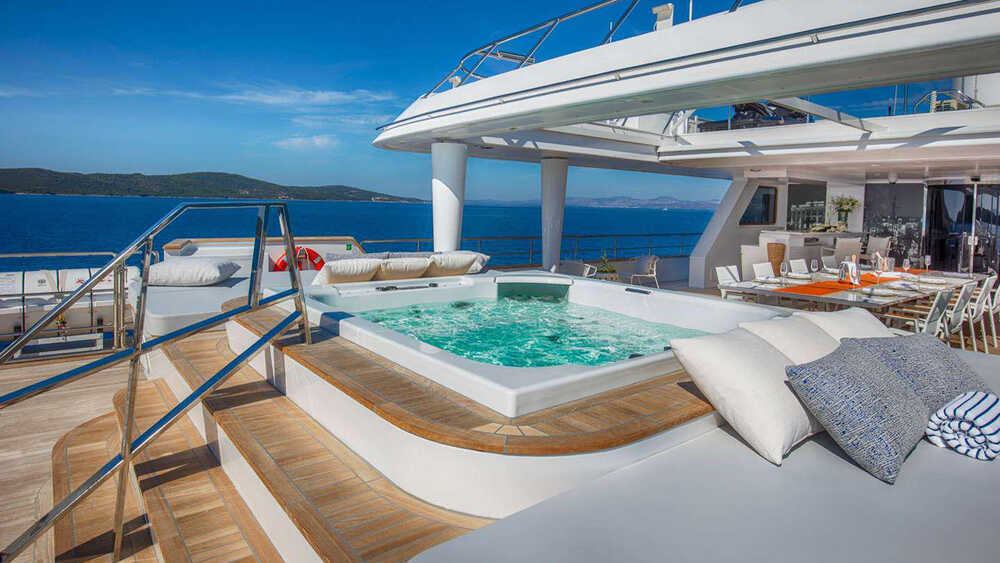 Upper deck