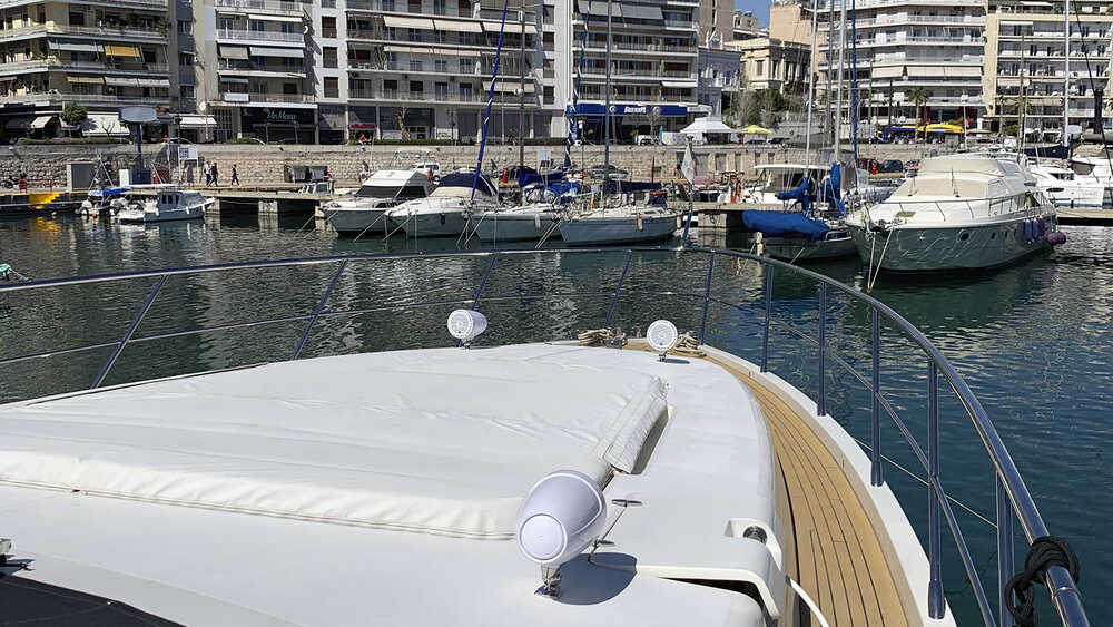 Place a sun on the nose of the Azimut 86S