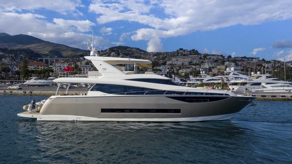 External View Prestige 750