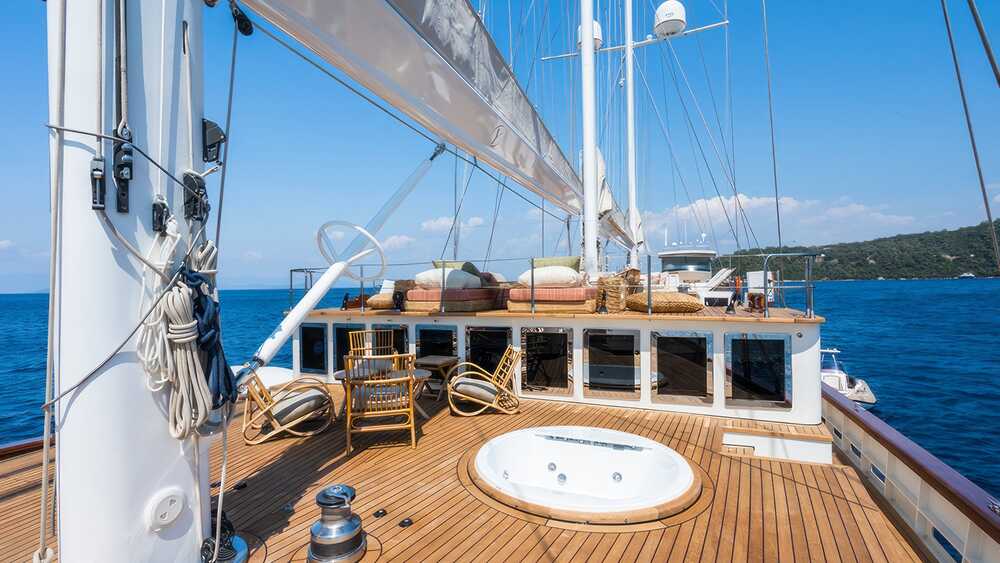Aegean Yacht YAZZ, 55.98 м