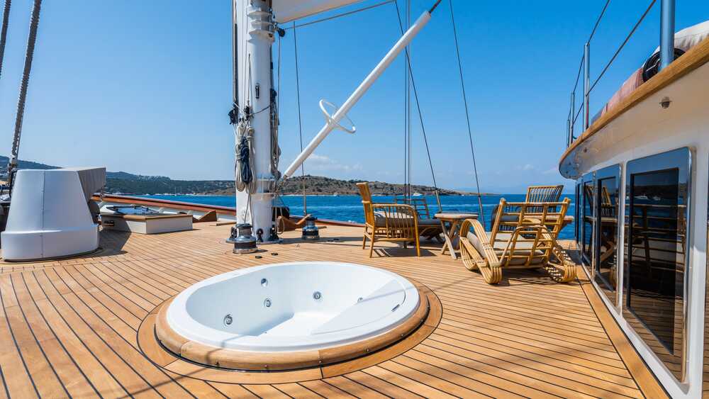 Aegean Yacht YAZZ, 55.98 м