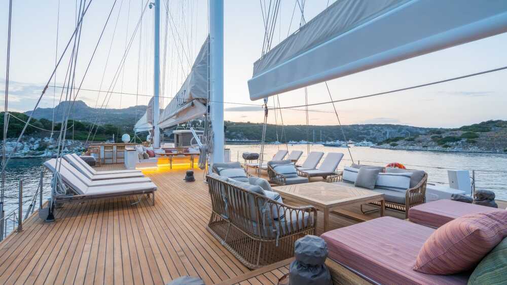 Aegean Yacht YAZZ, 55.98 м