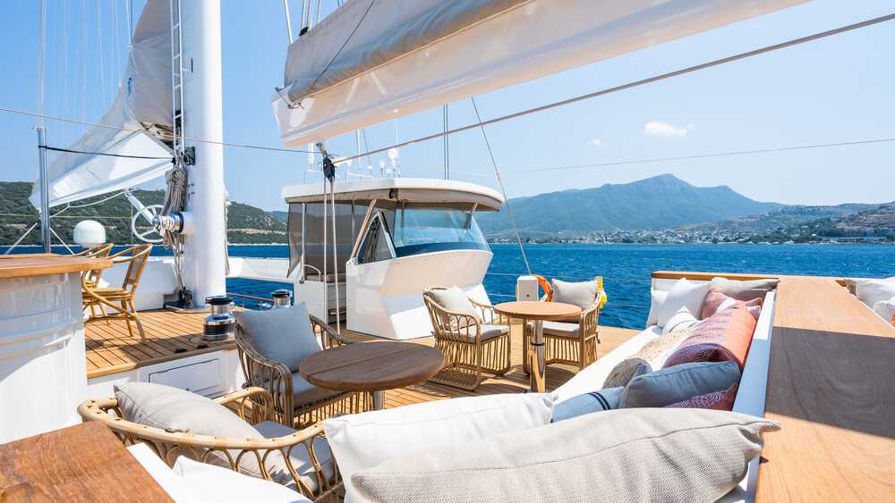 Aegean Yacht YAZZ, 55.98 м