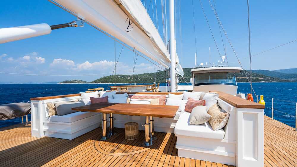 Aegean Yacht YAZZ, 55.98 м