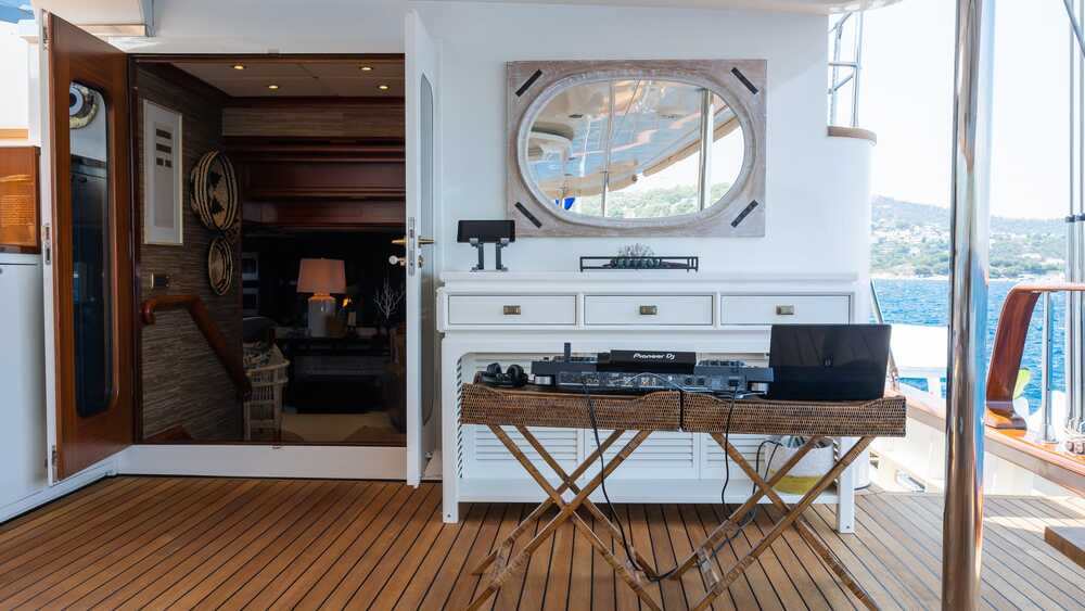 Aegean Yacht YAZZ, 55.98 м