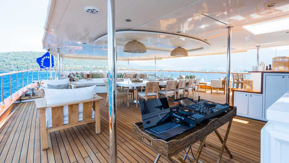 Aegean Yacht YAZZ, 55.98 м