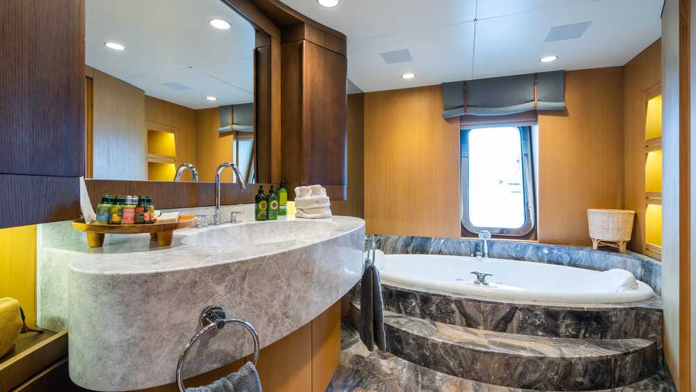 Aegean Yacht YAZZ, 55.98 м