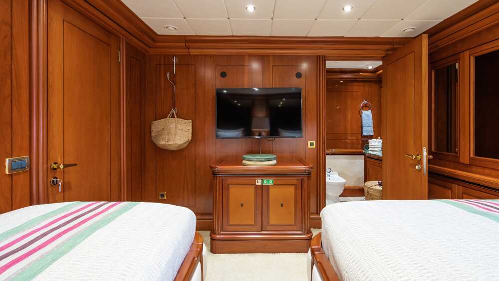 Aegean Yacht YAZZ, 55.98 м