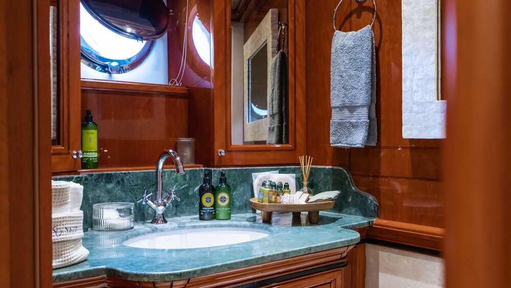 Aegean Yacht YAZZ, 55.98 м