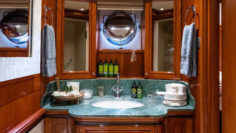 Aegean Yacht YAZZ, 55.98 м