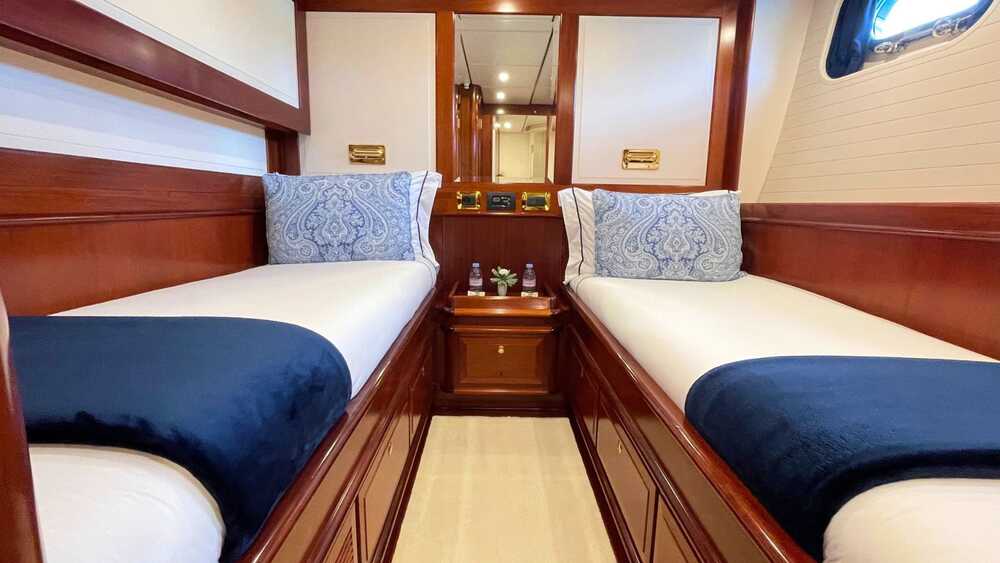 Alloy Yachts ABUNDANCE, 31.95 м
