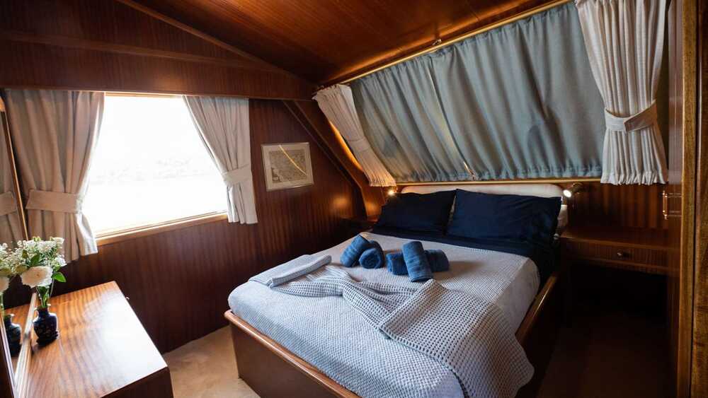 Perama 100 ELENA, 31.10 м