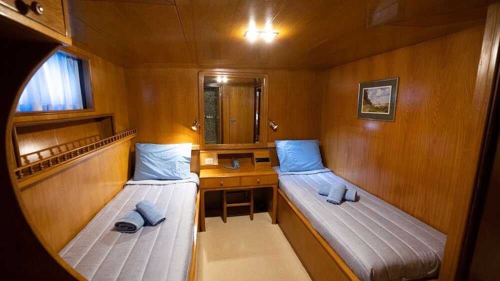 Perama 100 ELENA, 31.10 м