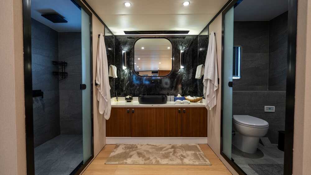 Custom DE LOVE, 47.00 м