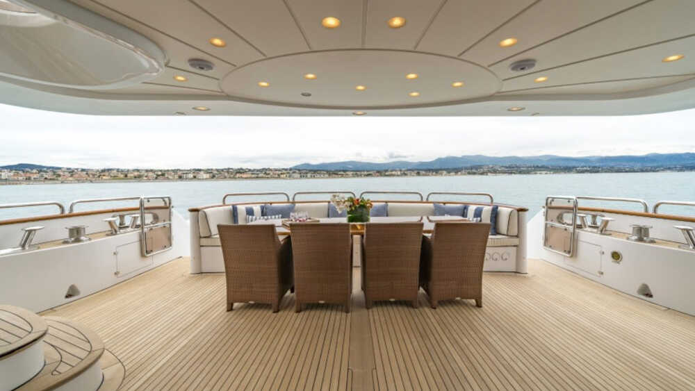 Dining area in cockpit 