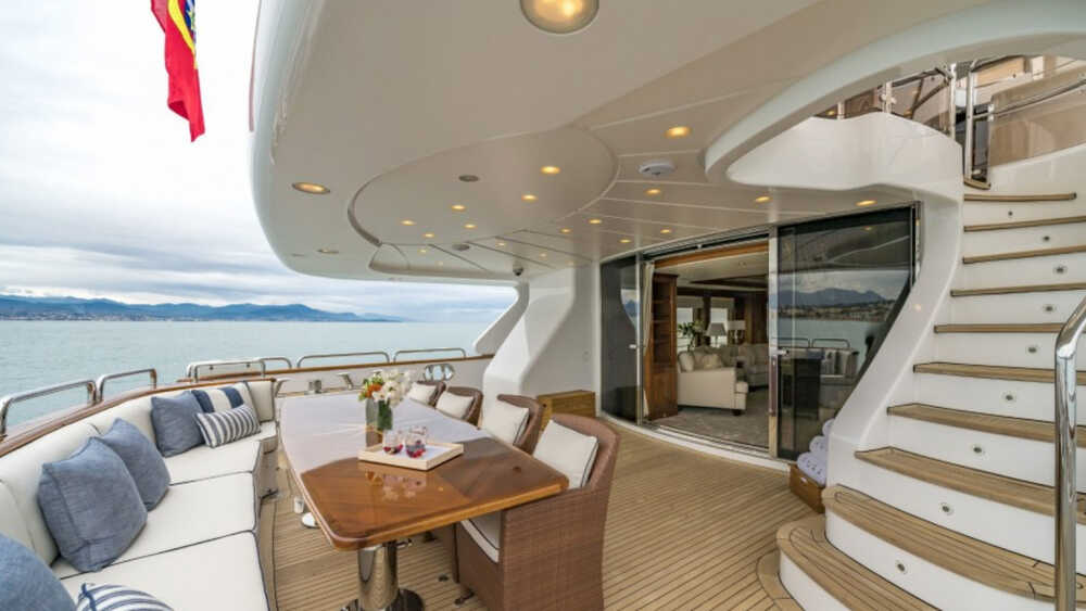 Dining area in cockpit 
