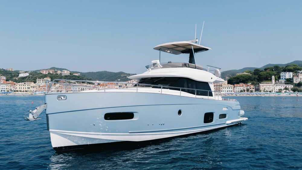 Azimut Magellano 53