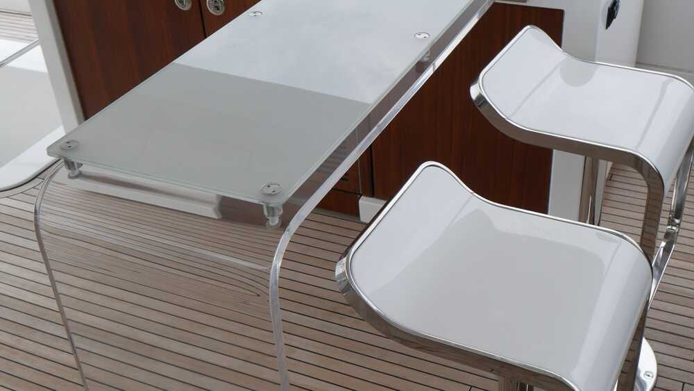 Wet bar on flybridge