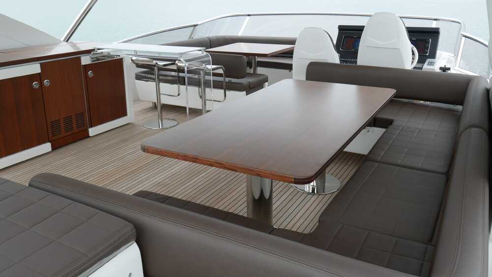 Dining area on the flybridge