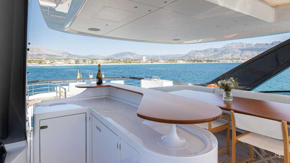 Bar at flybridge