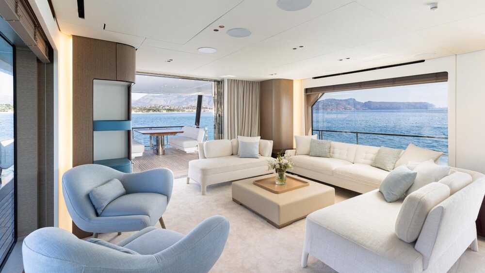 Lounge area in main salon