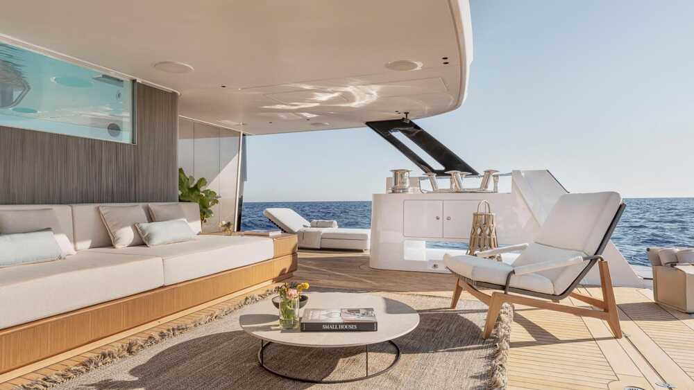 Cockpit lounge