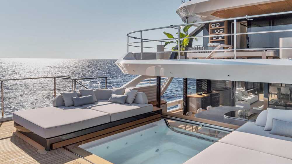 Mezzanine deck pool area