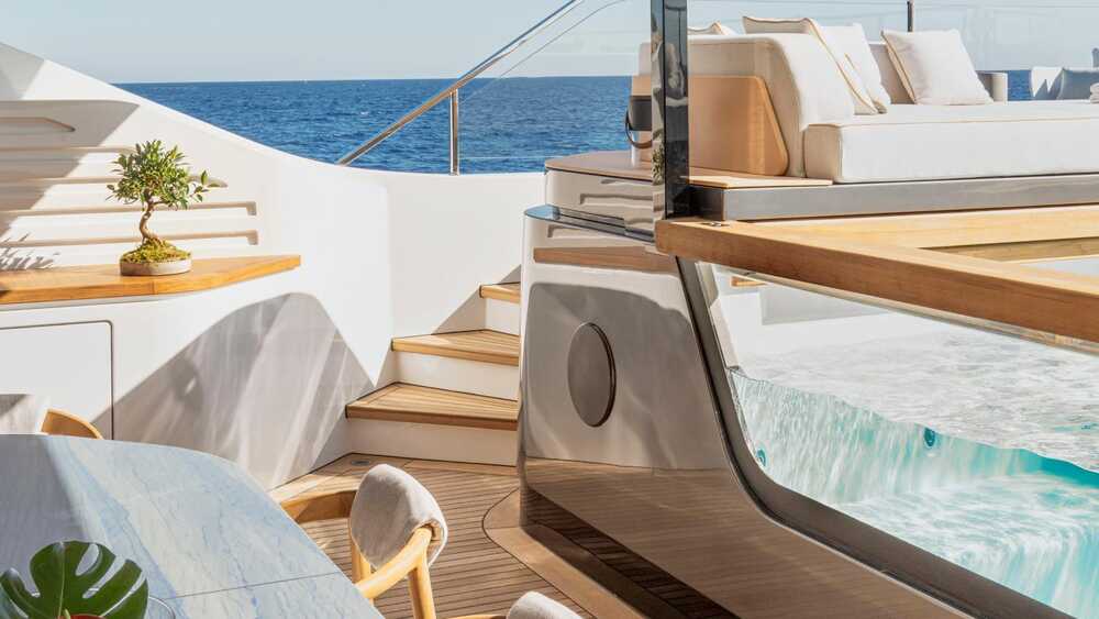 Mezzanine deck pool area