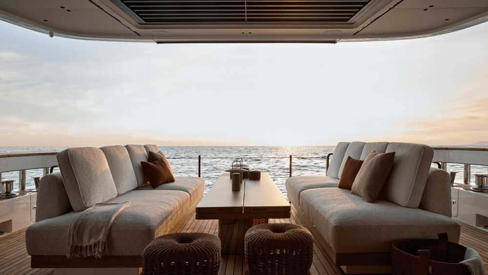 Aft lounge 