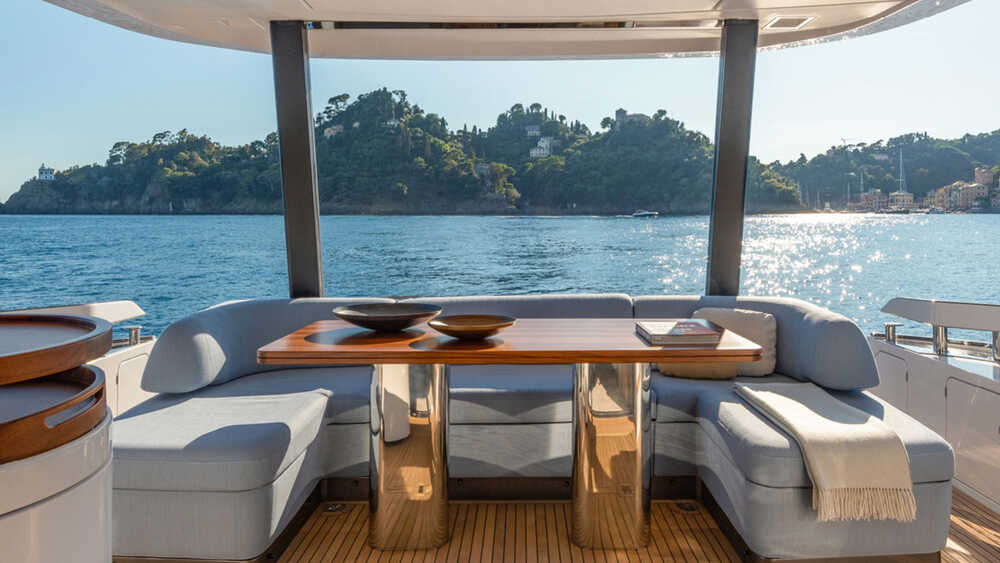 Dining area on cockpit